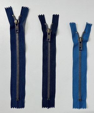 Metal 6 mm zipper with A.M. theet, Jeansblue